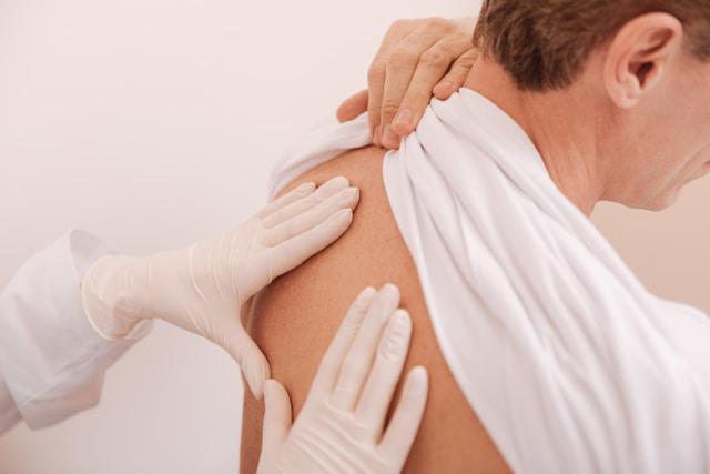 Entspannende therapeutische Massage zur Linderung von Muskelverspannungen